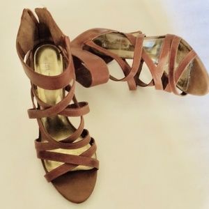 Sz. 8 Tan Strappy Heels/Sandals